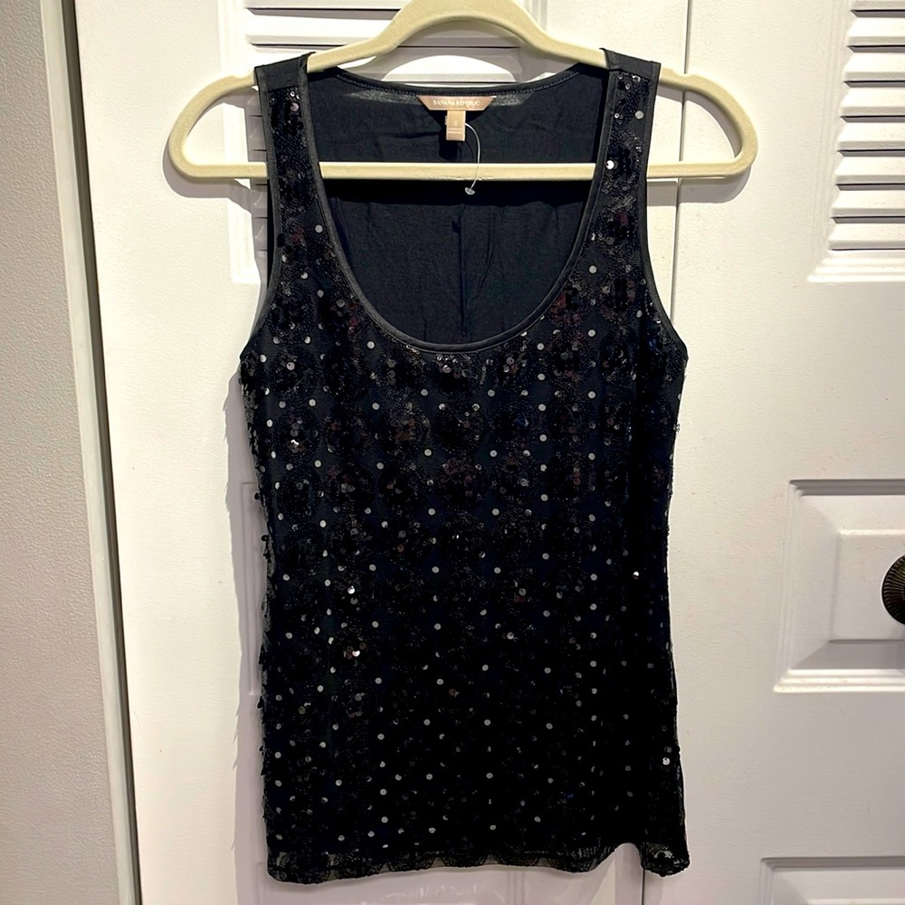Black Banana Republic sleeveless top! Tag fell. Size S.